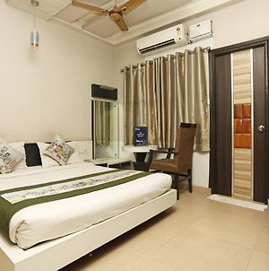 Hotel Sundaram Allahabad Exterior photo