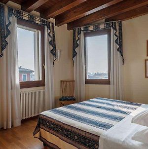 Palazzo Brando - Living Apartments Treviso Room photo