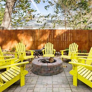 Vibrant, Colorful Condo Building With Backyard Firepit And Games Savannah Exterior photo