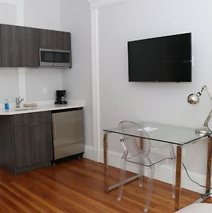 A Stylish Stay W/ A Queen Bed, Heated Floors.. #18 Brookline Exterior photo