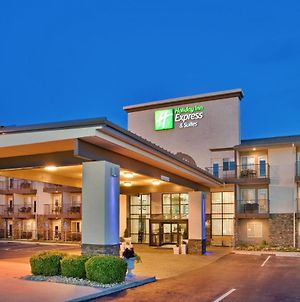Holiday Inn Express Hotel & Suites Branson 76 Central Exterior photo