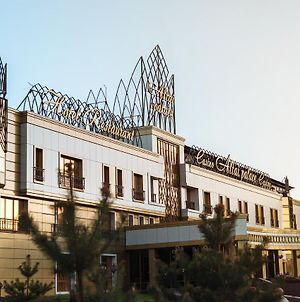 Altai Palace Hotel Nizhnekayancha Exterior photo