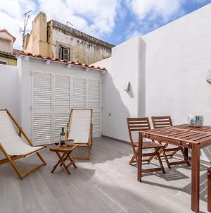 Guestready - Elegant Apartment With Private Terrace In Martires Da Patria Lisbon Exterior photo
