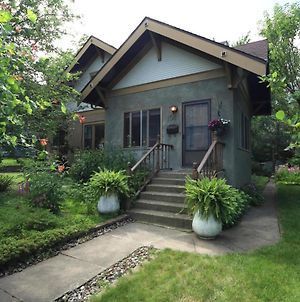 Chic Family Home, Walk To Buffalo Lake And Breweries Exterior photo