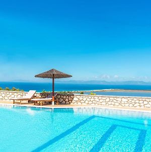 Niver Luxury Suites Lefkada Island Exterior photo