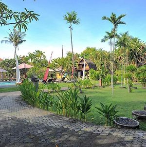 Suji Bungalow Hotel Bali Exterior photo