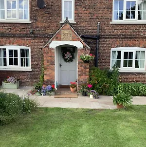 Birtles Farm Bed And Breakfast Knutsford Exterior photo