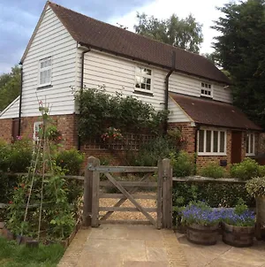 The Barn At Woodview Bed & Breakfast Hildenborough Exterior photo
