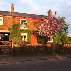 The Old Post Office B&B Lymm Exterior photo