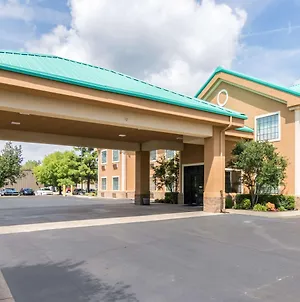 Quality Inn And Suites Alma Exterior photo