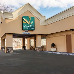 Quality Inn & Suites Indiana, Pa Exterior photo