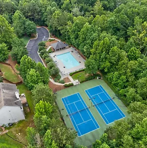 Large Home With Pool, 8 Min From Mall Of Georgia! Buford Exterior photo