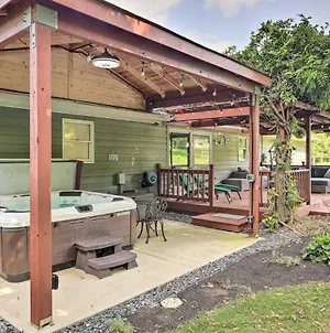 Family-Friendly Brookville Home With Hot Tub! Exterior photo