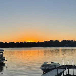 Live Life Right On The Lake! Amazing Views! Fox Lake Exterior photo