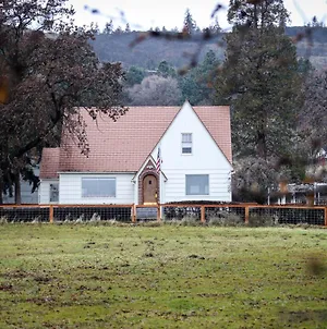 Beautiful & Spacious Gorge Farm House Retreat The Dalles Exterior photo