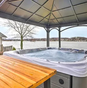 New! The Docks @ Waterside - Lake Front Hot Tub! Akron Exterior photo