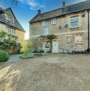 Cute And Quirky Cottage Oundle Exterior photo