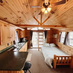 Deluxe Cabin Within Campground Villa Mifflinburg Exterior photo