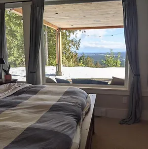 Mountain House Of Wonder Bed & Breakfast Qualicum Beach Exterior photo