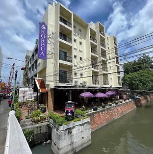 Korbua House Hotel Bangkok Exterior photo
