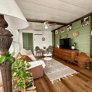 Retro Bohemian Chalet With King Bed Hotel Arcadia Exterior photo