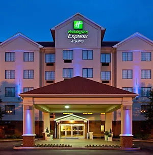 Holiday Inn Express & Suites Indianapolis - East, An Ihg Hotel Exterior photo