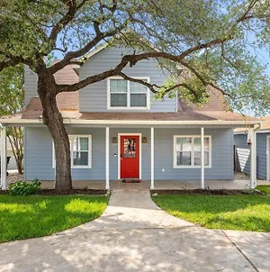 Zen Austin Home With A Cozy Tree House Exterior photo