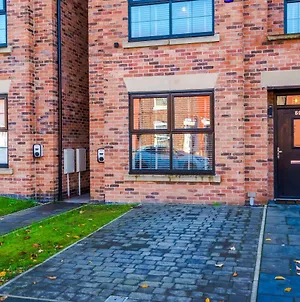 4 Bedroom Townhouse In Manchester - By Hilltop Serviced Apartments Exterior photo