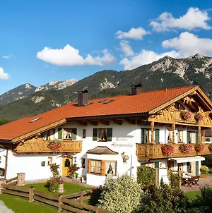 Gastehaus Alpenparadies Krun Exterior photo