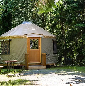 Mount Vernon Camping Resort 16 Ft. Yurt 6 Bow Exterior photo