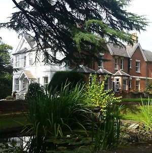 Claridge House Bed & Breakfast Lingfield Exterior photo