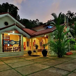Centauria Hill Resort Ratnapura Exterior photo