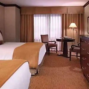Ameristar Casino Hotel Kansas City Room photo