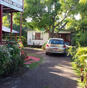 Shades Cottage Guesthouse Blue Hole Exterior photo