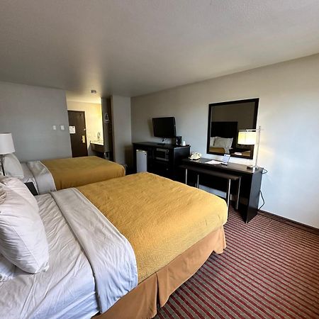 Rodeway Inn & Suites Madison Airport Экстерьер фото