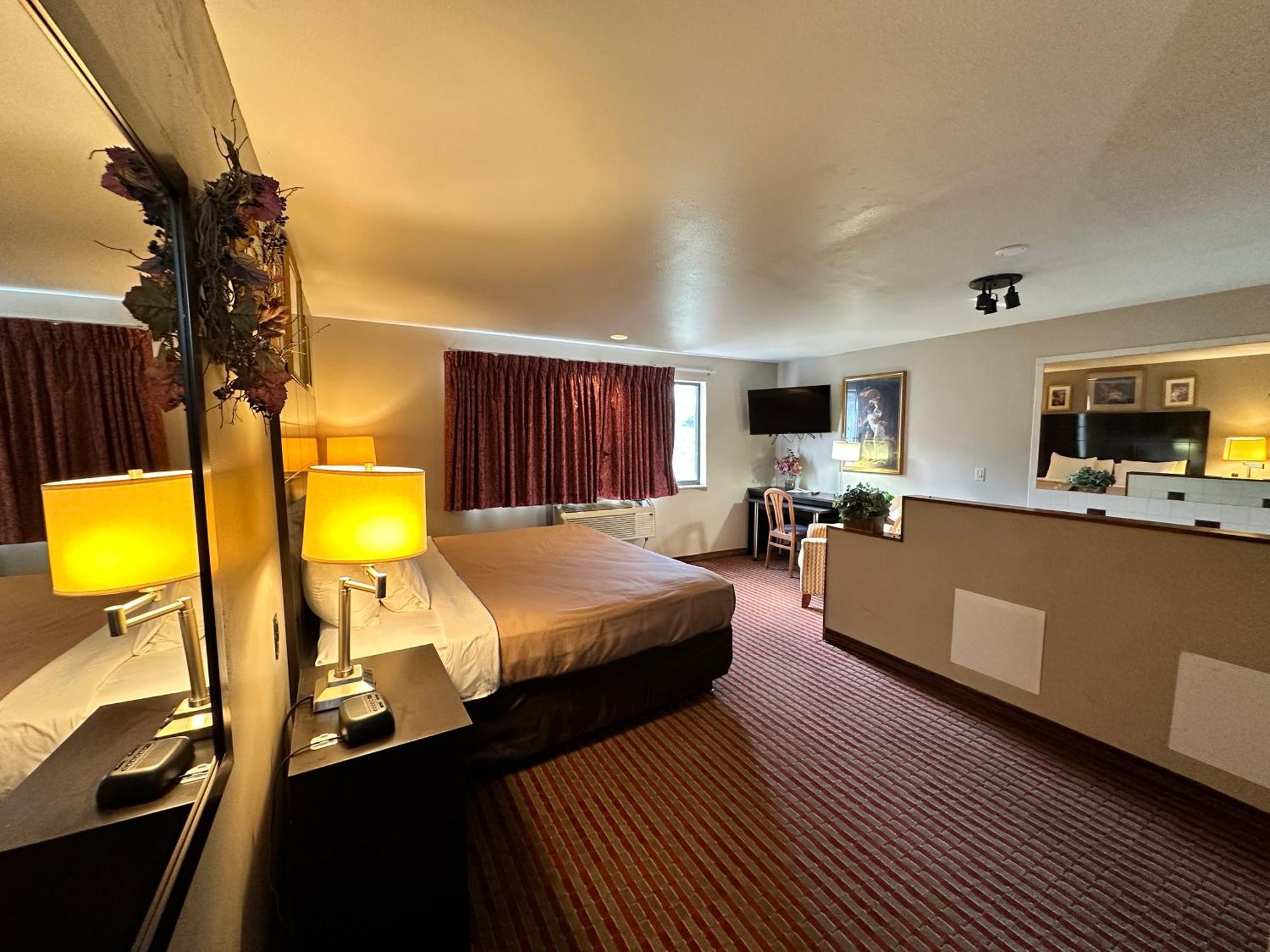 Rodeway Inn & Suites Madison Airport Экстерьер фото