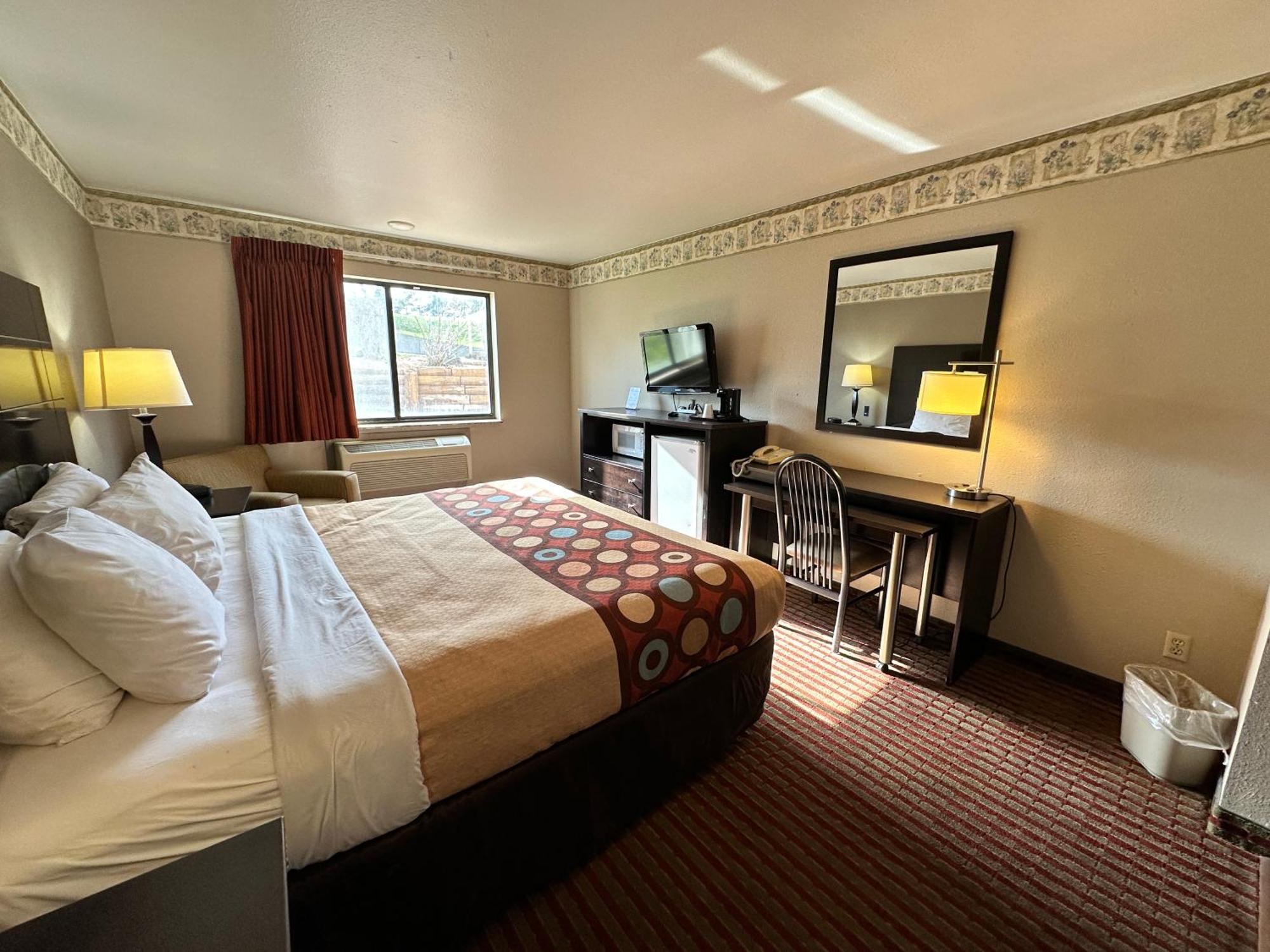 Rodeway Inn & Suites Madison Airport Экстерьер фото