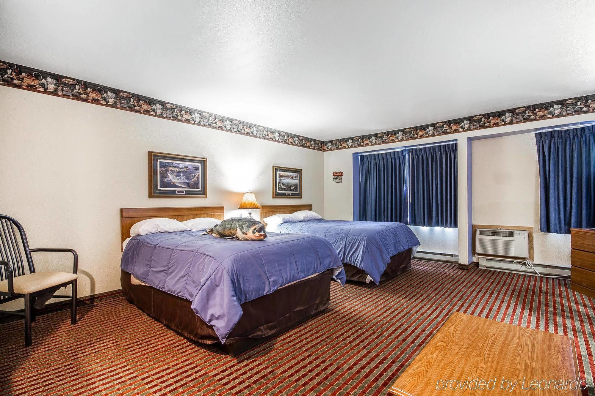 Rodeway Inn & Suites Madison Airport Экстерьер фото